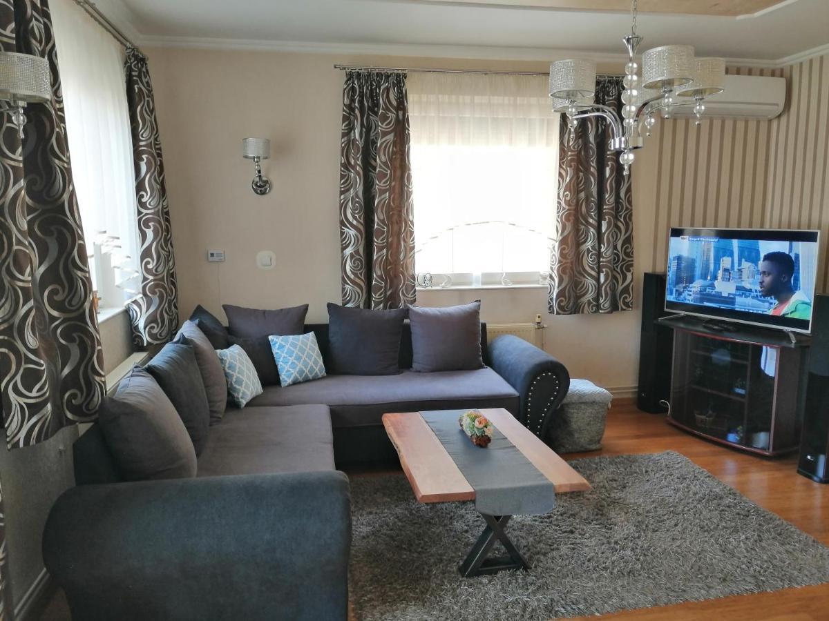 Elza Apartman Makó Esterno foto